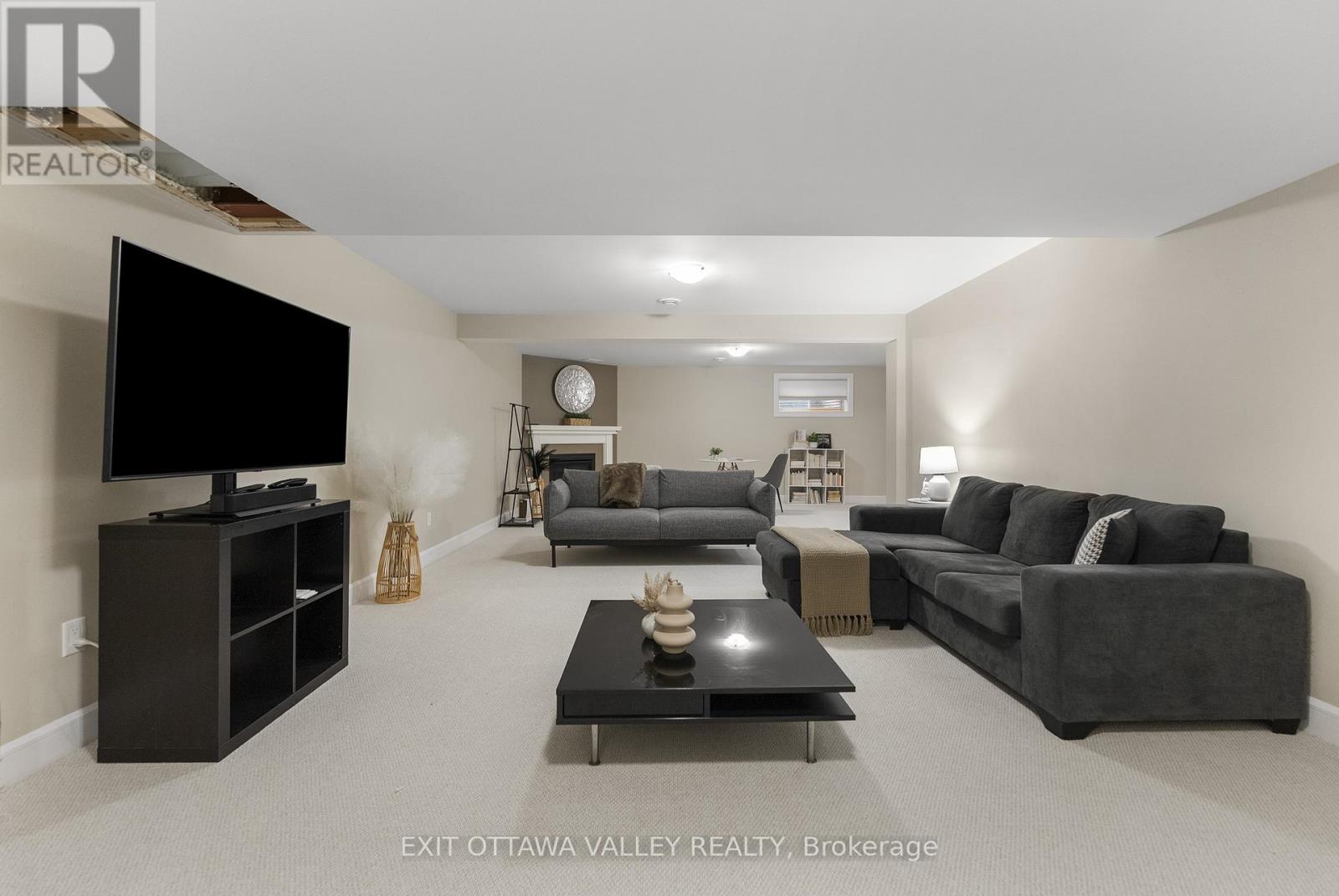 54 Chad Street, Petawawa, Ontario  K8H 0G8 - Photo 24 - X12478523