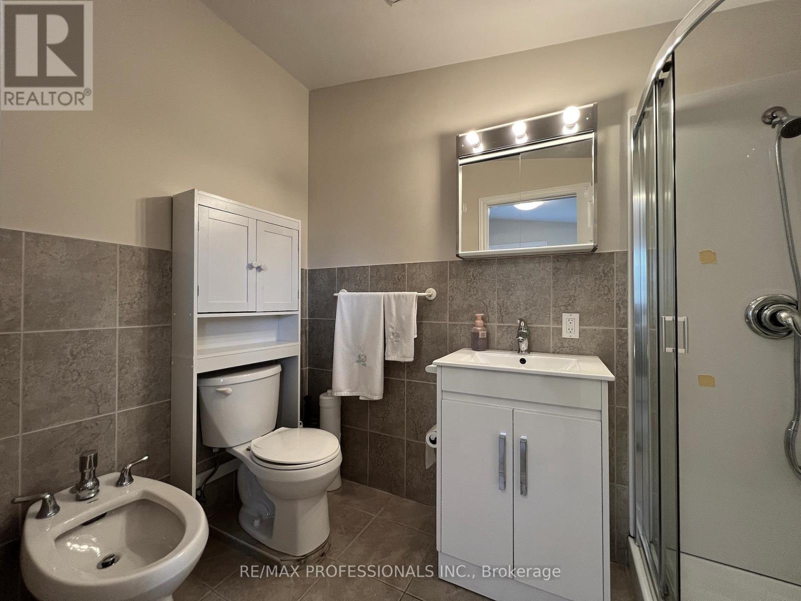 33 Chandos Avenue, Toronto, Ontario  M6H 2E6 - Photo 21 - W12477277