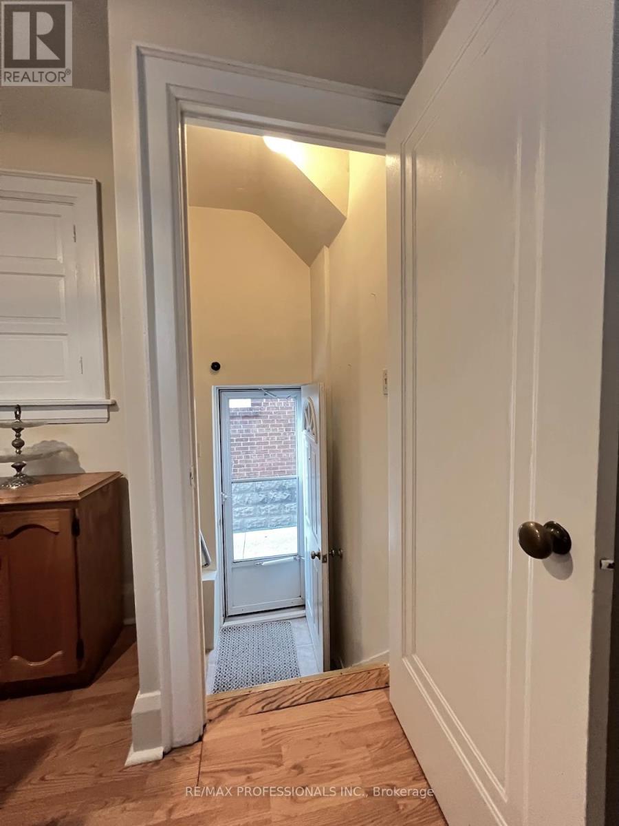 33 Chandos Avenue, Toronto, Ontario  M6H 2E6 - Photo 22 - W12477277