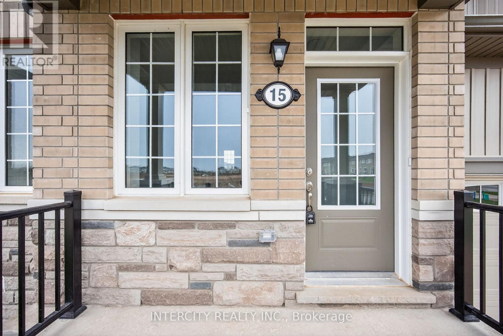 15 Avalon Drive, Wasaga Beach, Ontario  L9R 0M2 - Photo 3 - S12478011