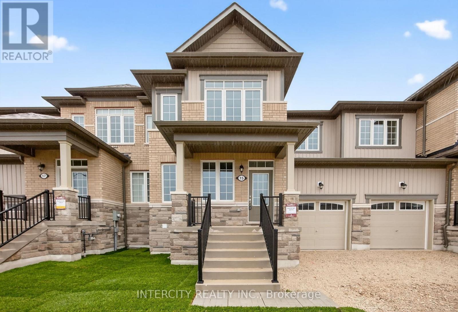 15 Avalon Drive, Wasaga Beach, Ontario  L9R 0M2 - Photo 2 - S12478011