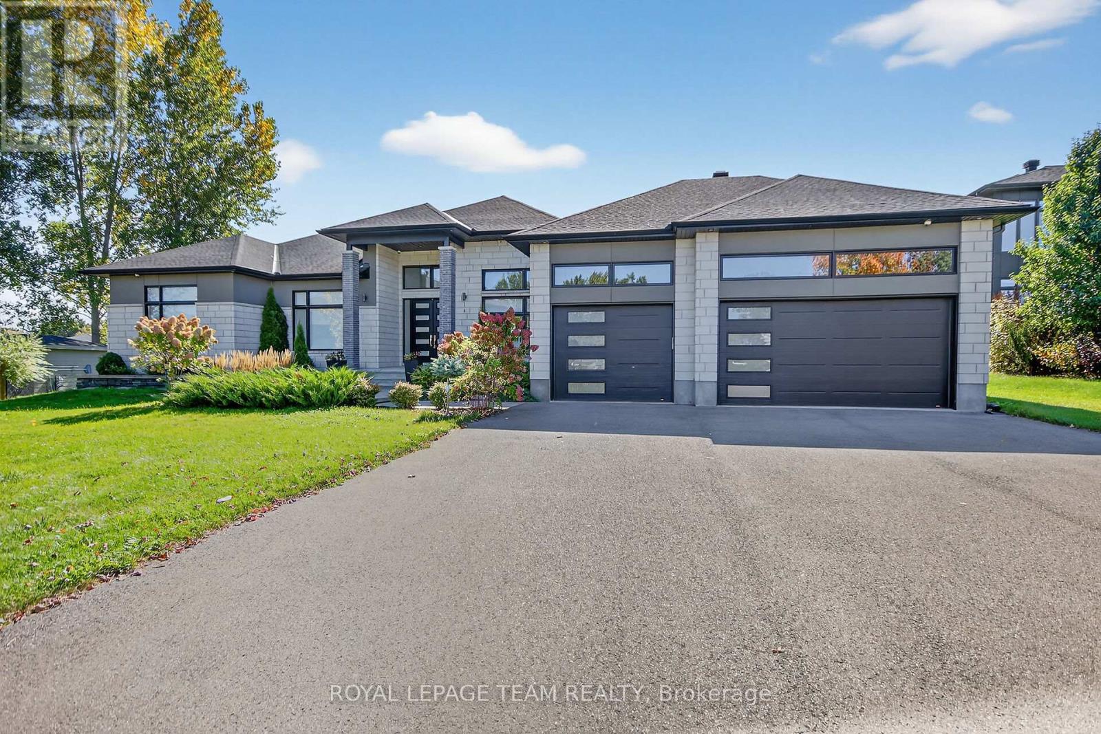 Ottawa House for sale:  5 bedroom 3,500 sq.ft. (Listed 2025-10-02)