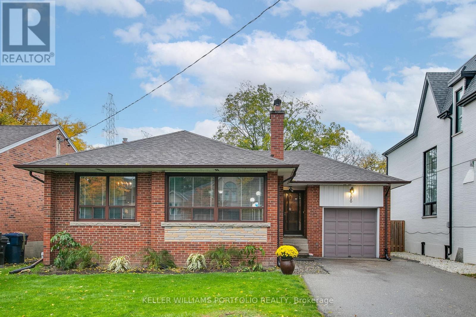 106 BOTFIELD AVENUE, Toronto, Ontario