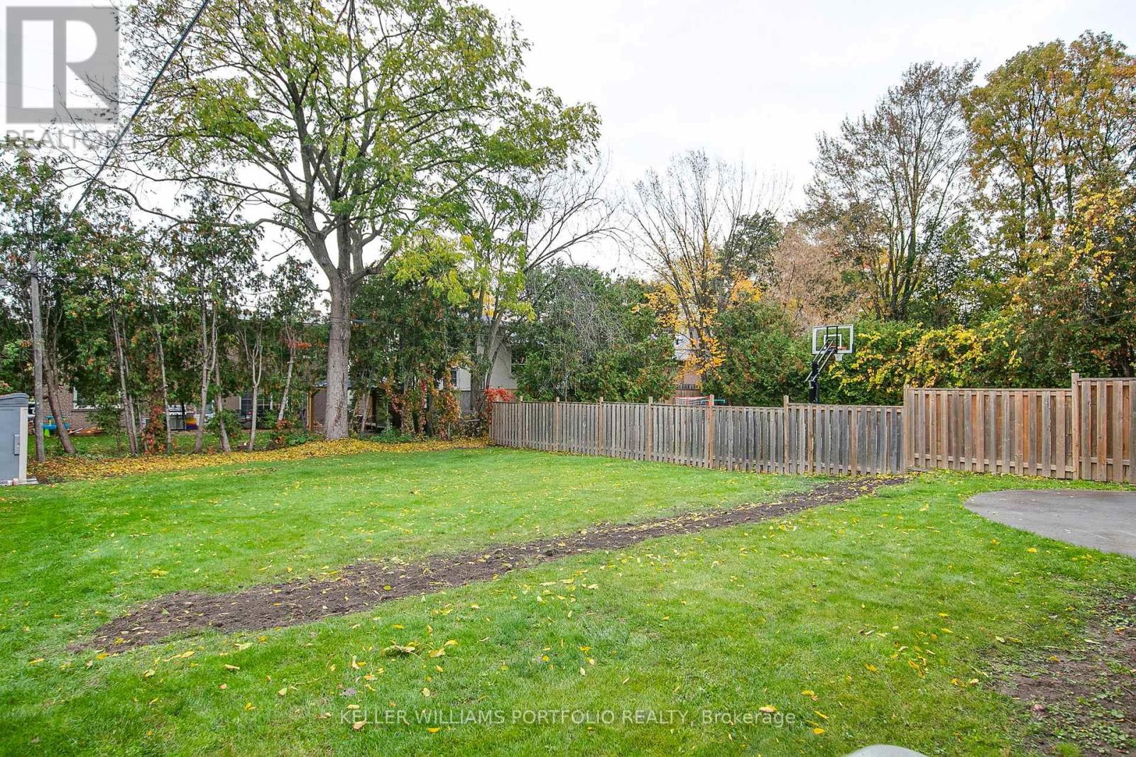106 Botfield Avenue, Toronto, Ontario  M9B 4E5 - Photo 39 - W12475974
