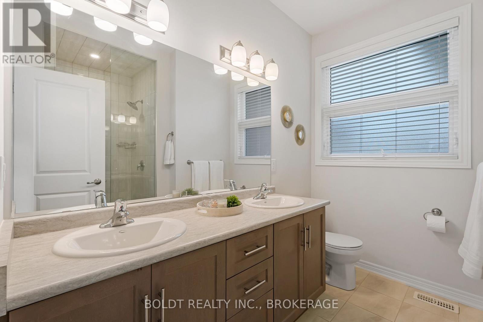 80 Summersides Boulevard, Pelham, Ontario  L0S 1E6 - Photo 12 - X12478521