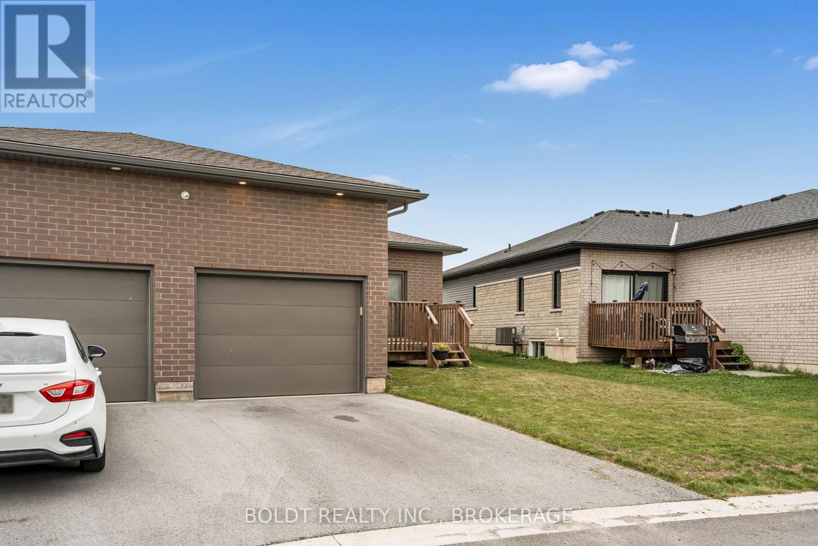 80 Summersides Boulevard, Pelham, Ontario  L0S 1E6 - Photo 35 - X12478521