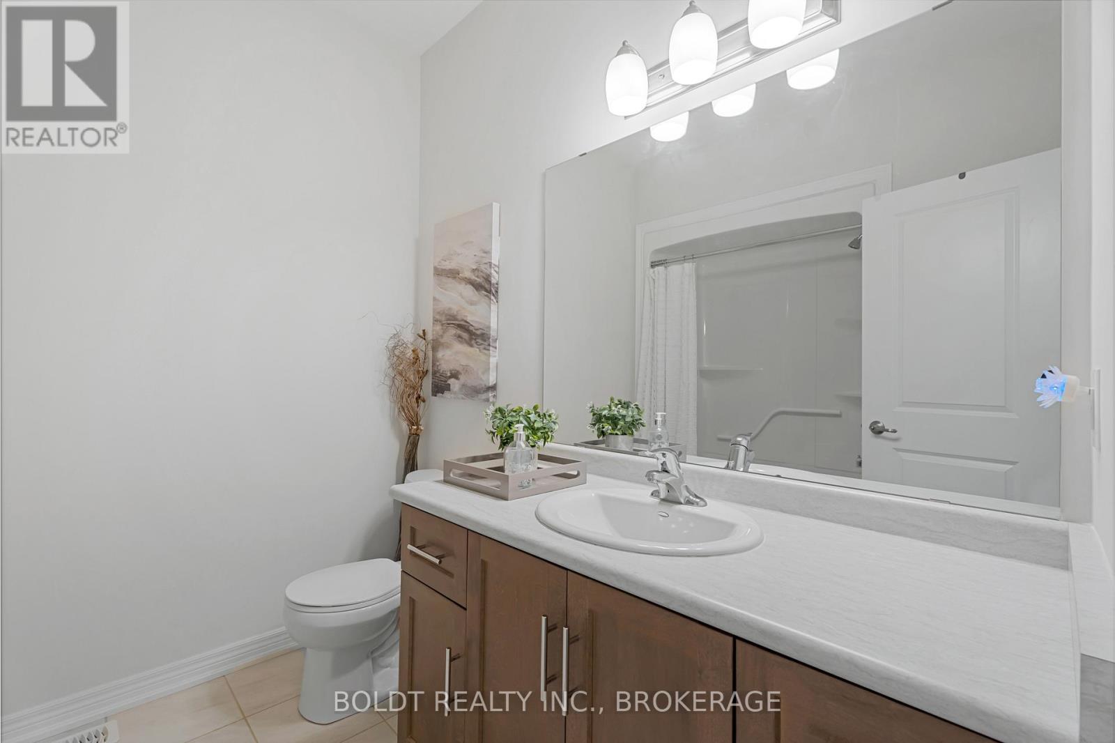 80 Summersides Boulevard, Pelham, Ontario  L0S 1E6 - Photo 5 - X12478521