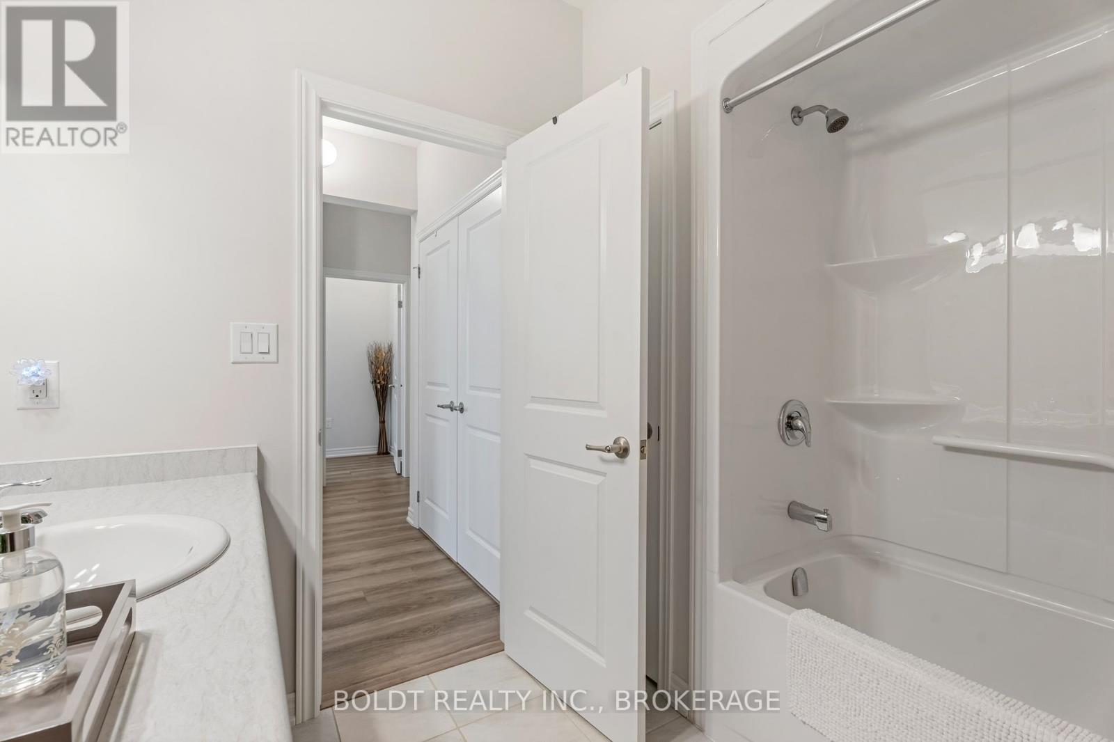 80 Summersides Boulevard, Pelham, Ontario  L0S 1E6 - Photo 6 - X12478521