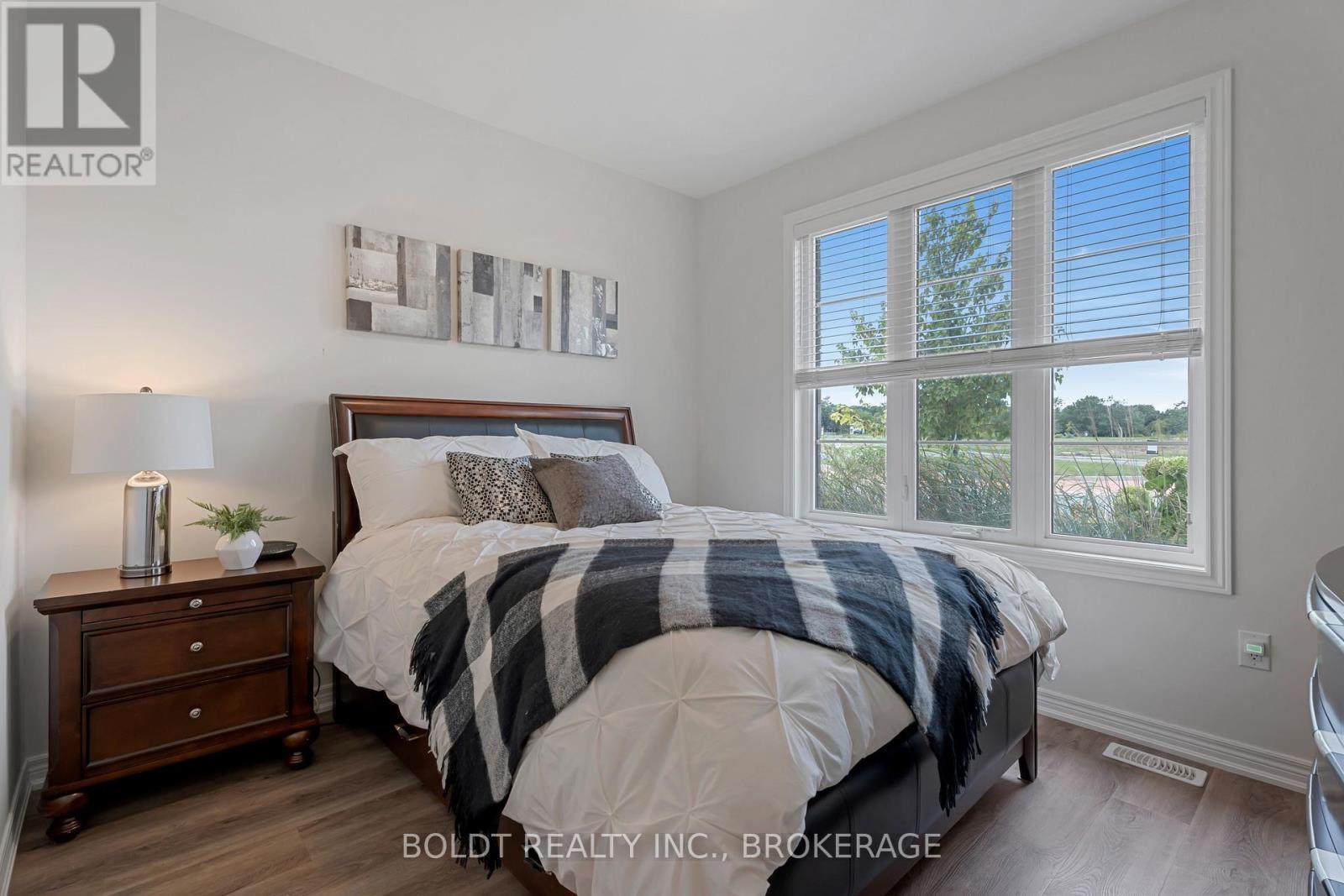 80 Summersides Boulevard, Pelham, Ontario  L0S 1E6 - Photo 7 - X12478521