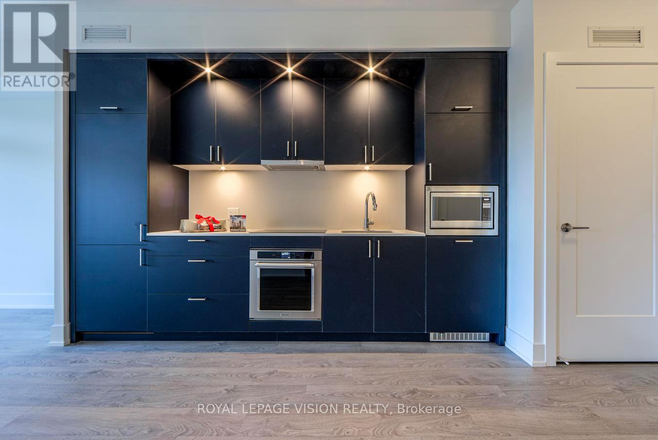 412 - 259 The Kingsway, Toronto, Ontario  M9A 0G2 - Photo 13 - W12477552