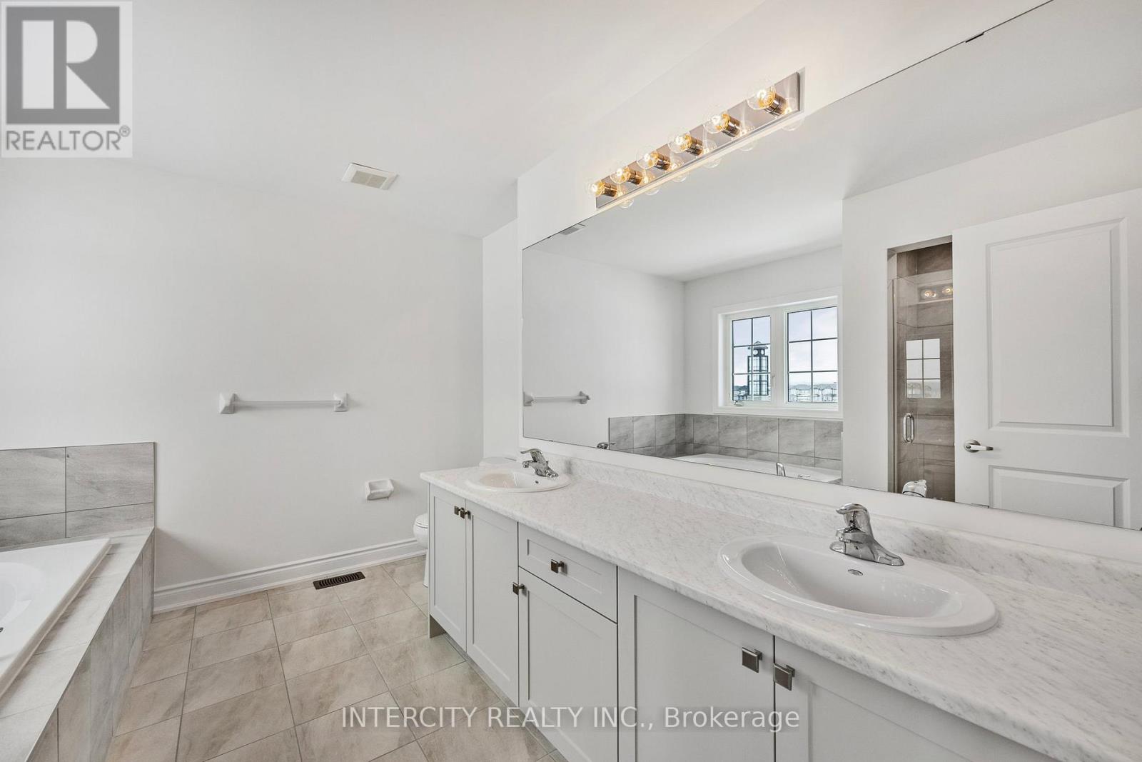 11 Avalon Drive, Wasaga Beach, Ontario  L9R 0M2 - Photo 39 - S12388906