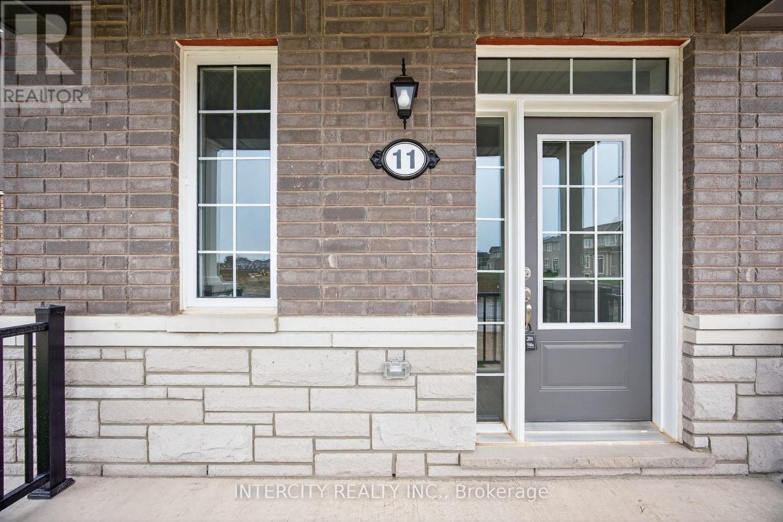 11 Avalon Drive, Wasaga Beach, Ontario  L9R 0M2 - Photo 4 - S12388906
