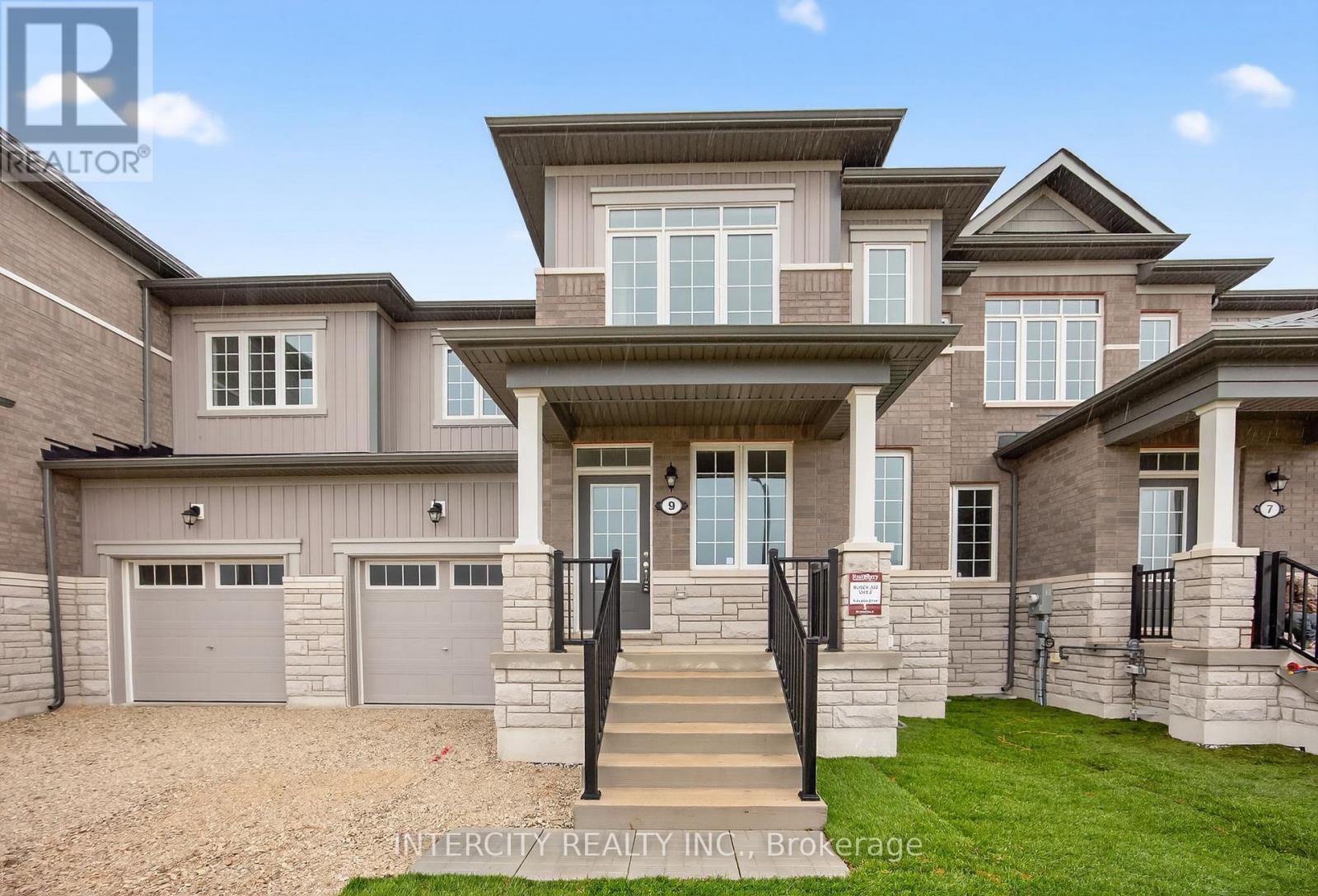 9 Avalon Drive, Wasaga Beach, Ontario  L9R 0M2 - Photo 2 - S12477982