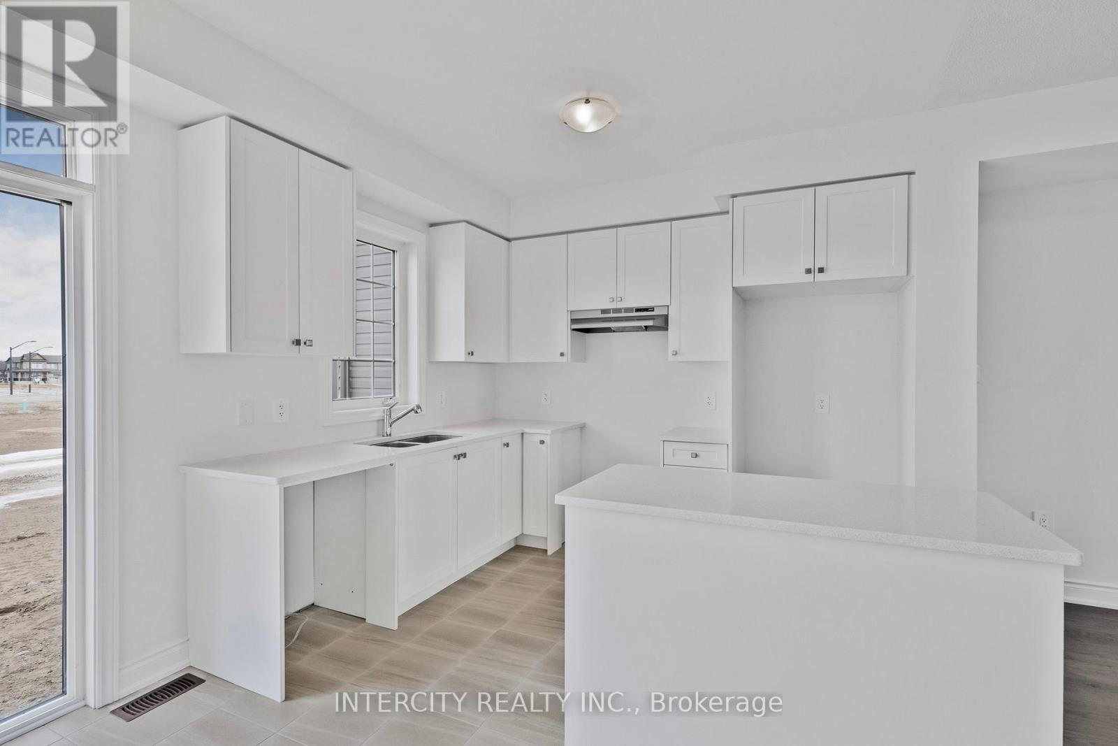 9 Avalon Drive, Wasaga Beach, Ontario  L9R 0M2 - Photo 14 - S12477982