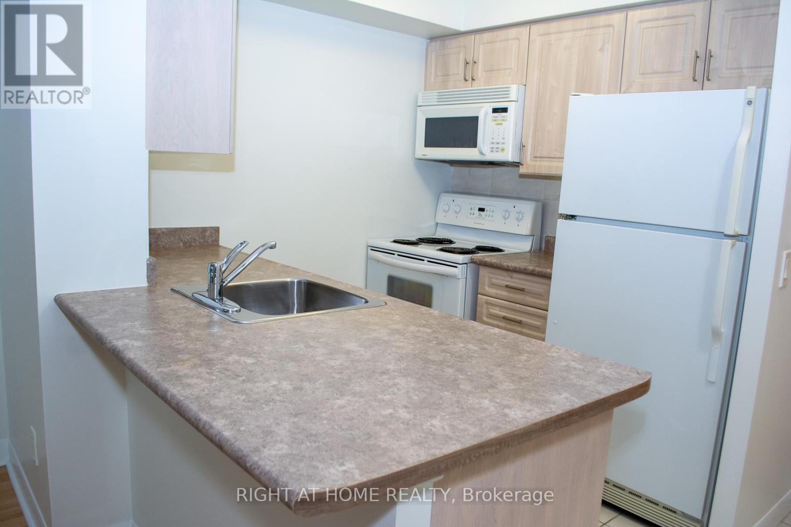 911 - 4968 Yonge Street, Toronto, Ontario  M2N 7G9 - Photo 3 - C12469378