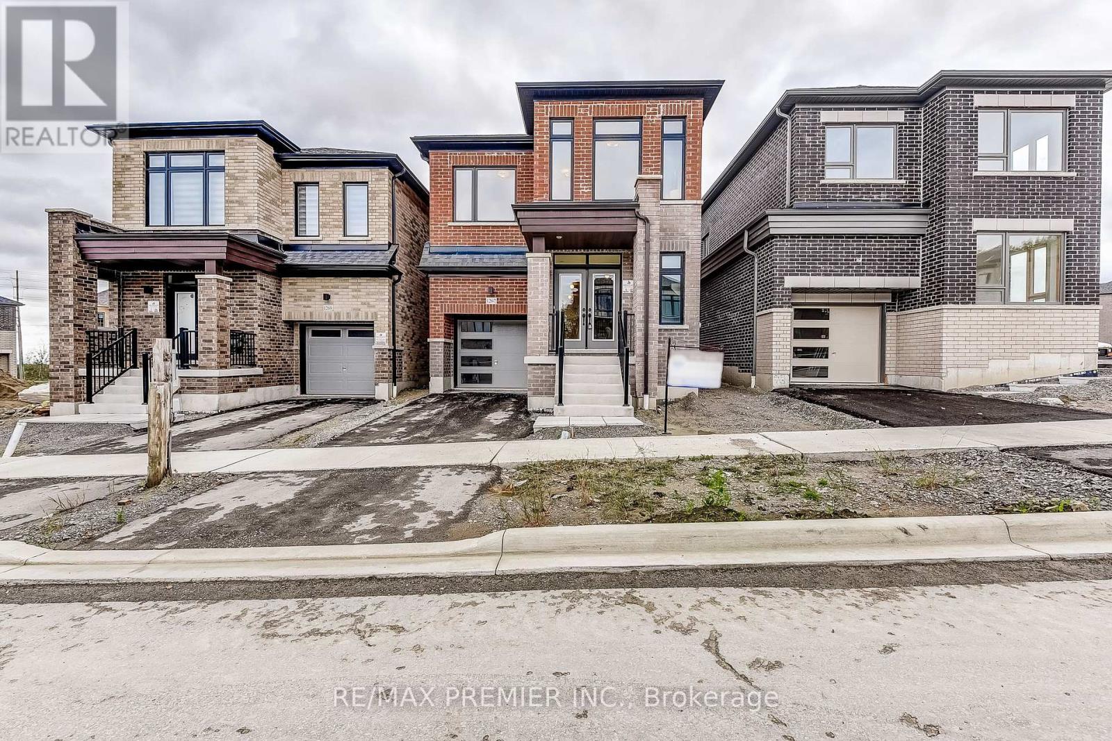 1267 Talisman Manor, Pickering, Ontario  L1X 0K4 - Photo 2 - E12446661