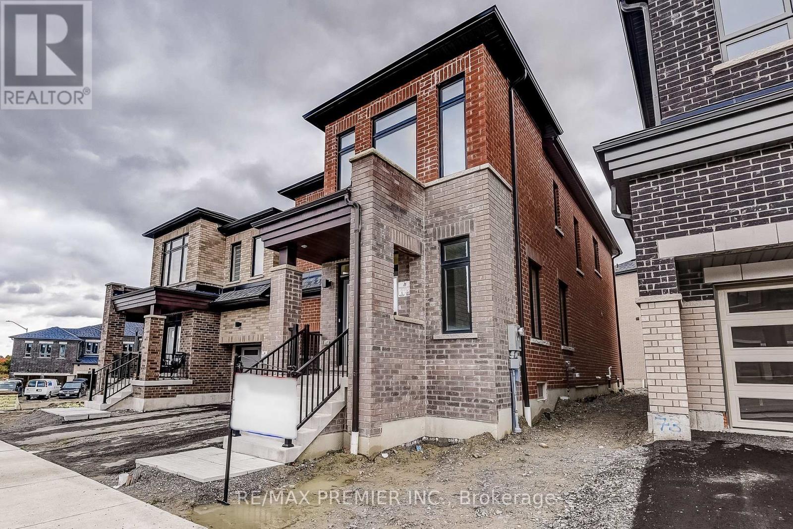 1267 Talisman Manor, Pickering, Ontario  L1X 0K4 - Photo 5 - E12446661