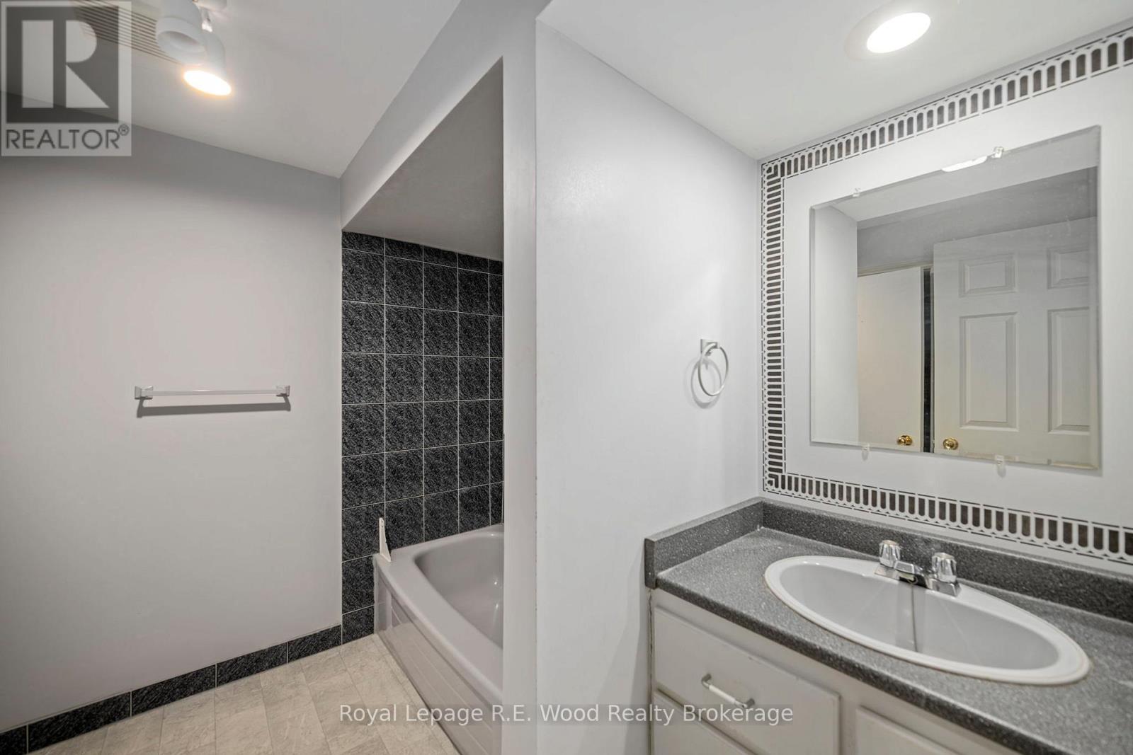 39710 Shady Lane Crescent, Southwold, Ontario  N5P 3T2 - Photo 38 - X12478450