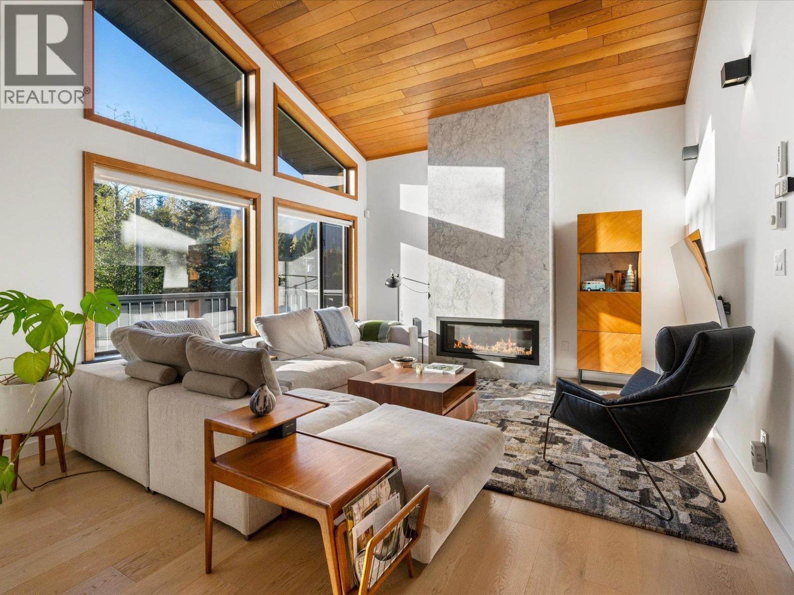 7206 Fitzsimmons North Road, Whistler, British Columbia  V8E 0E3 - Photo 3 - R3057320