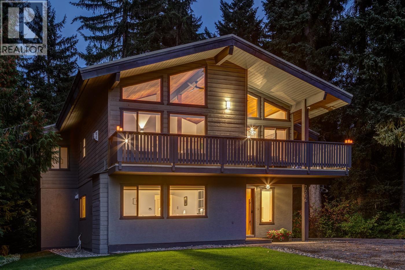 7206 Fitzsimmons North Road, Whistler, British Columbia  V8E 0E3 - Photo 2 - R3057320