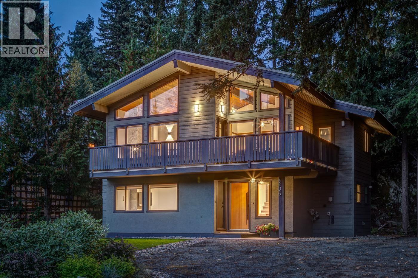 7206 Fitzsimmons North Road, Whistler, British Columbia  V8E 0E3 - Photo 1 - R3057320