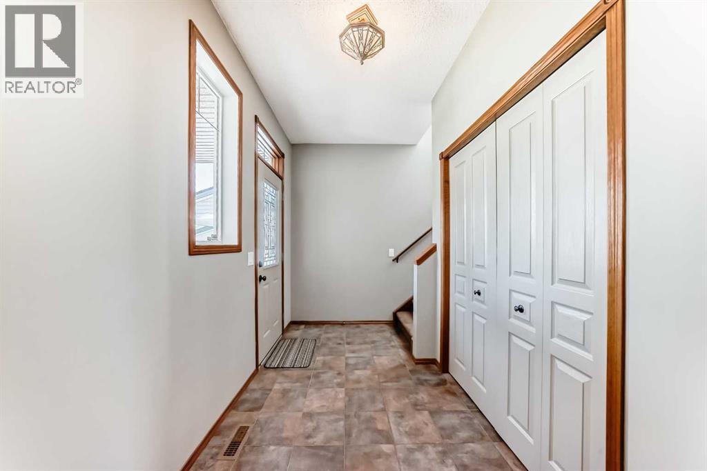 112 West Creek Meadow, Chestermere, Alberta  T1X 1T2 - Photo 6 - A2261837