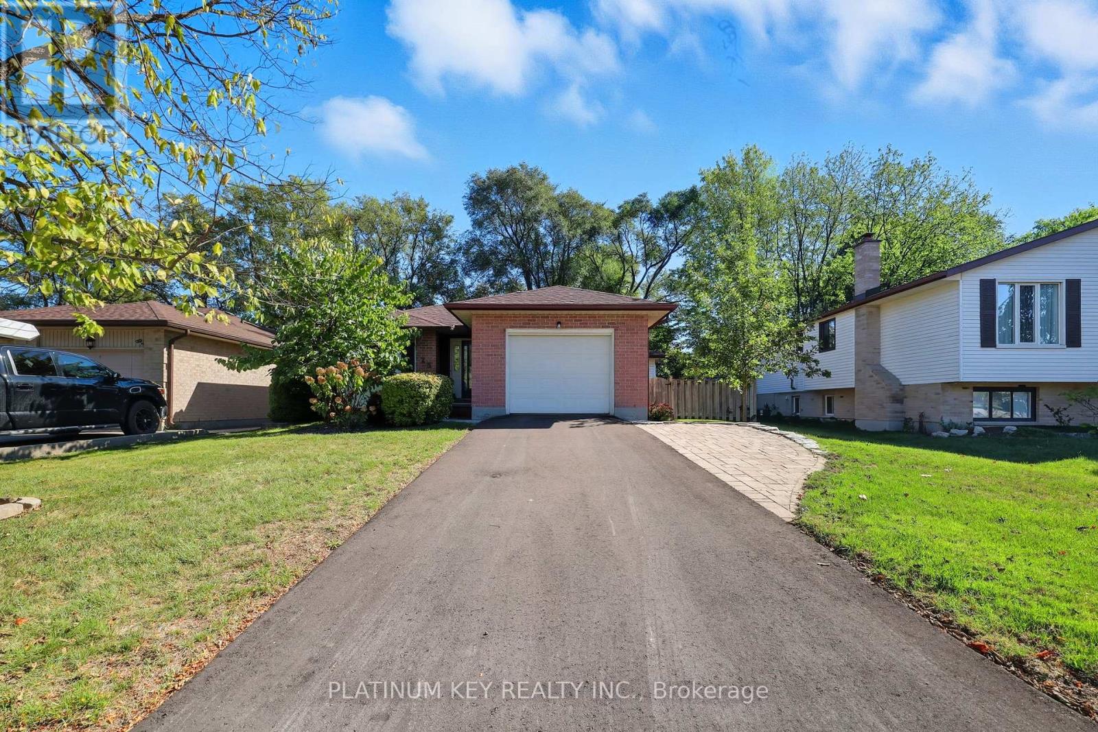 23 LYNNGATE GROVE, London South, Ontario