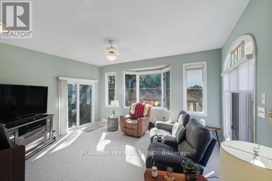 Photo 18 of 40 for 23 Lynngate Grove