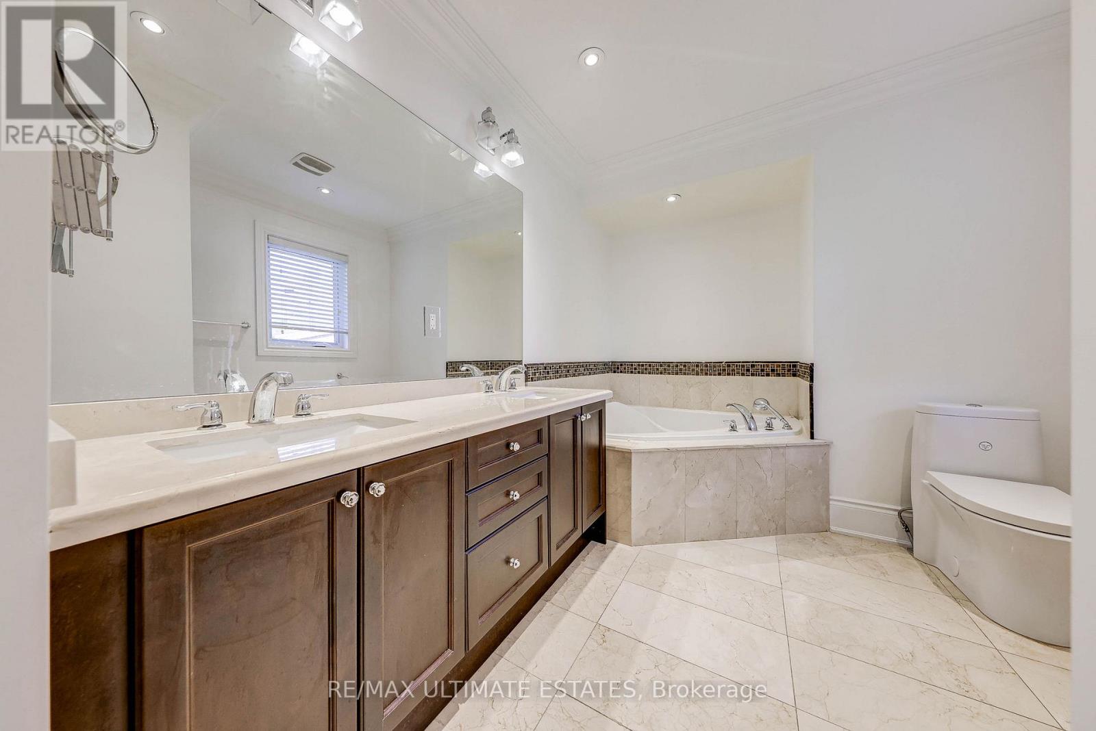 19 Bonnington Place, Toronto, Ontario  M2N 4V2 - Photo 24 - C12472987