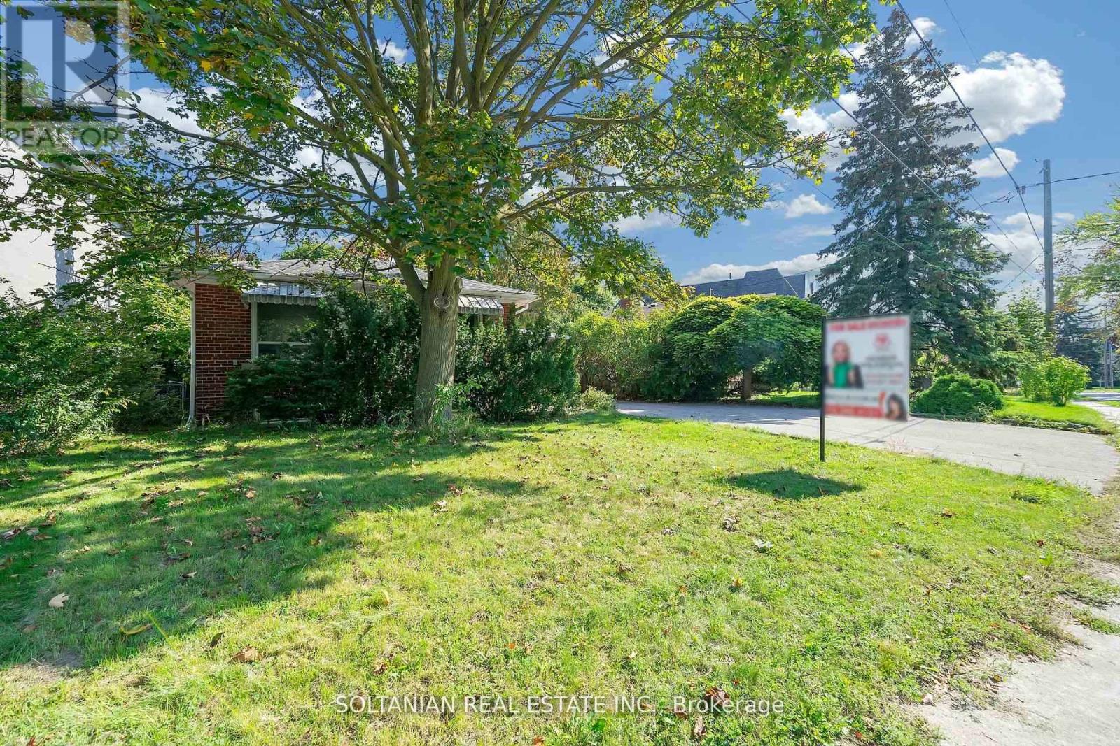 183 Maxome Avenue, Toronto, Ontario  M2M 3L1 - Photo 5 - C12478343