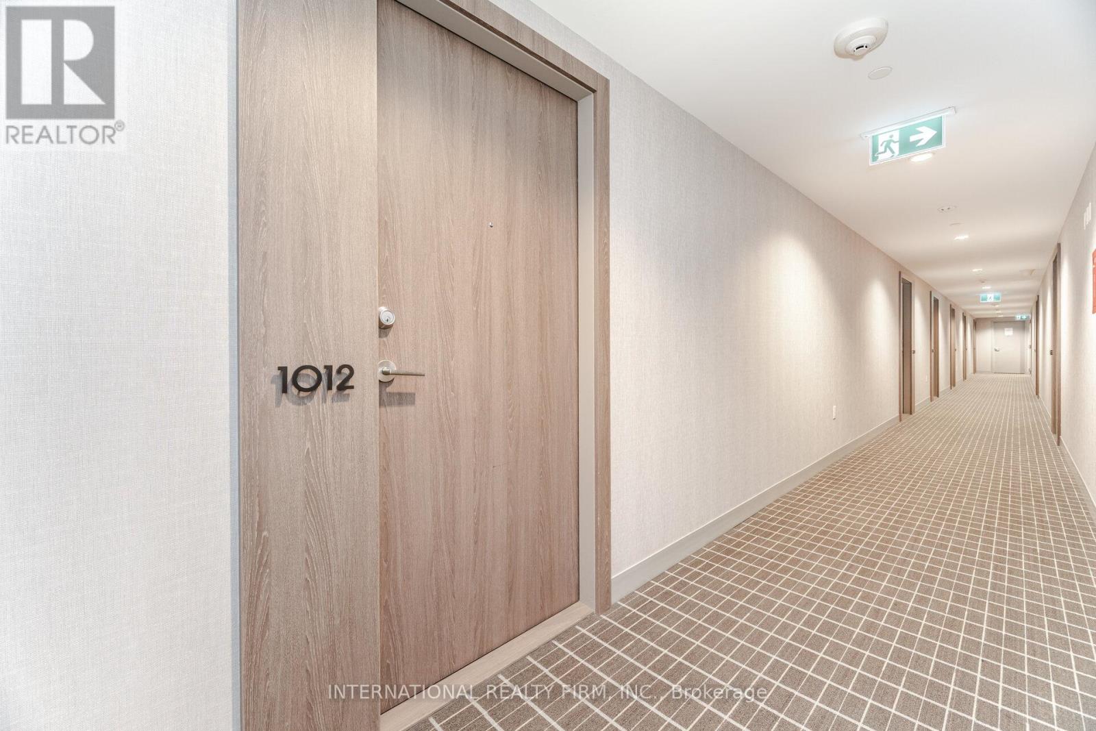 1012 - 27 Bathurst Street, Toronto, Ontario  M5V 2P1 - Photo 3 - C12478354