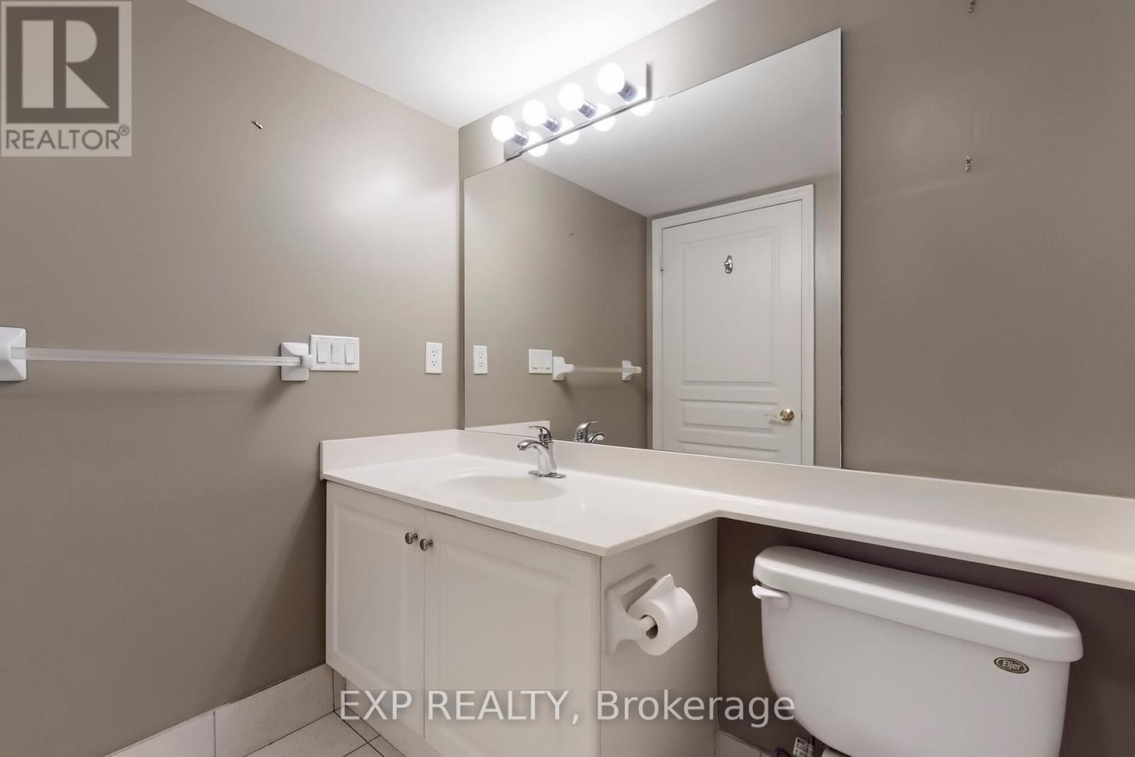 1011 - 10 Delisle Avenue, Toronto, Ontario  M4V 3C6 - Photo 17 - C12478382