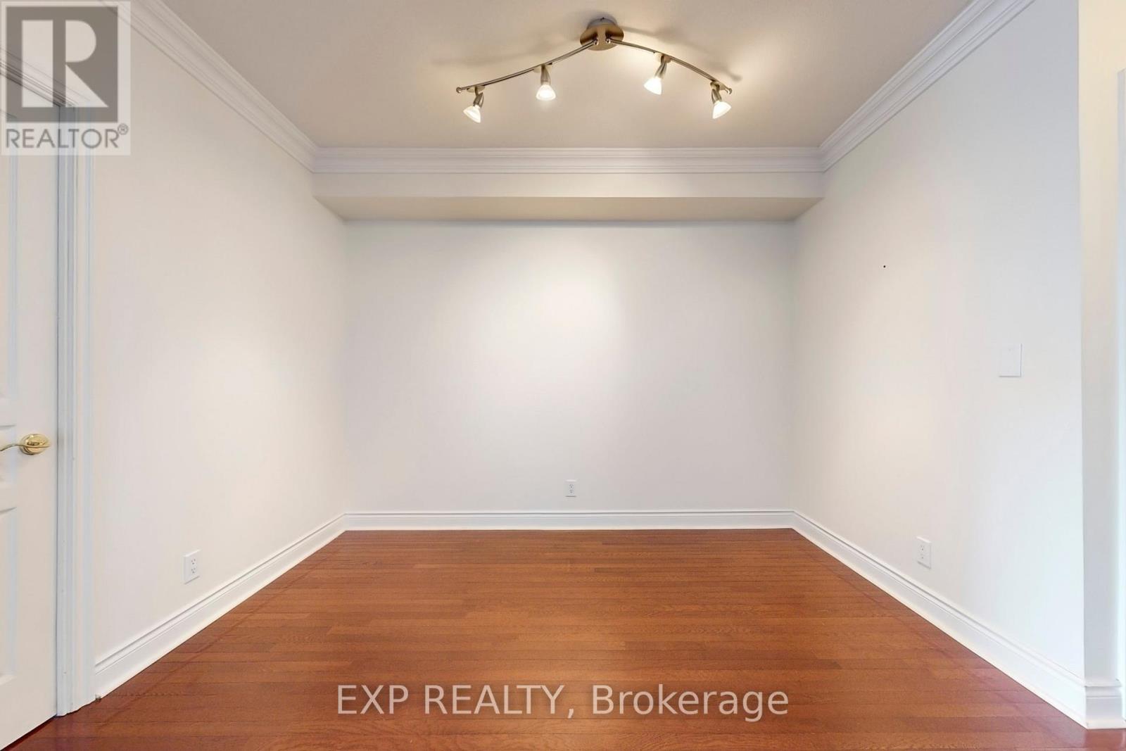 1011 - 10 Delisle Avenue, Toronto, Ontario  M4V 3C6 - Photo 5 - C12478382