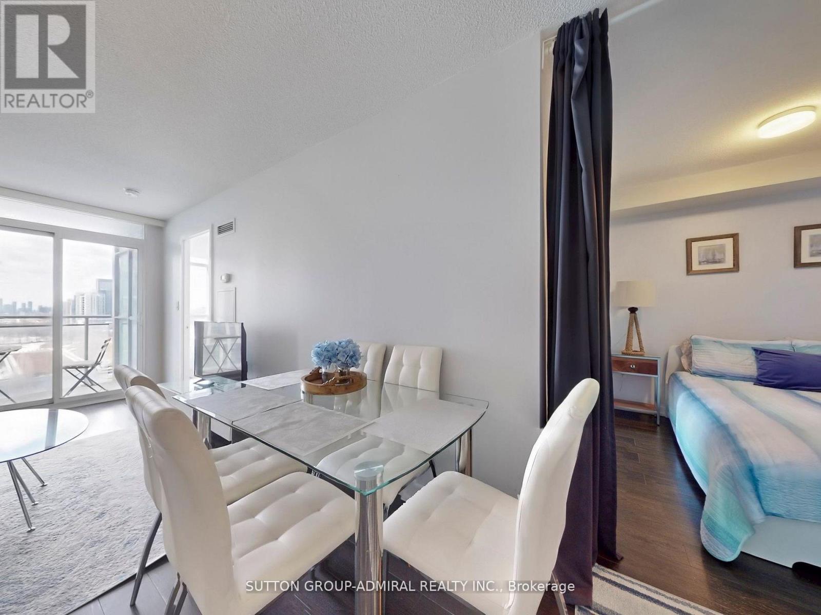 1710 - 21 Iceboat Terrace, Toronto, Ontario  M5V 4A5 - Photo 13 - C12478387