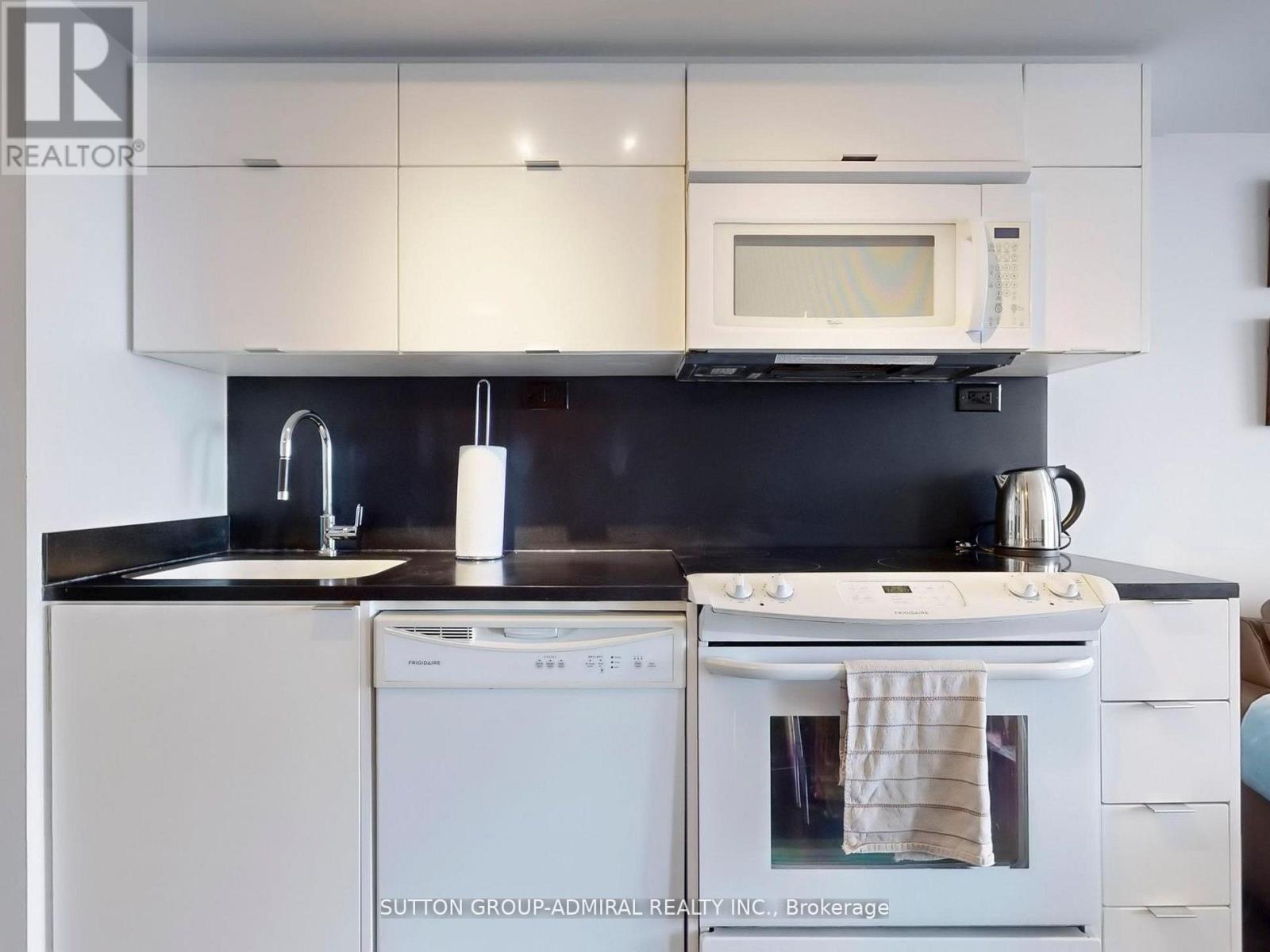 1710 - 21 Iceboat Terrace, Toronto, Ontario  M5V 4A5 - Photo 17 - C12478387