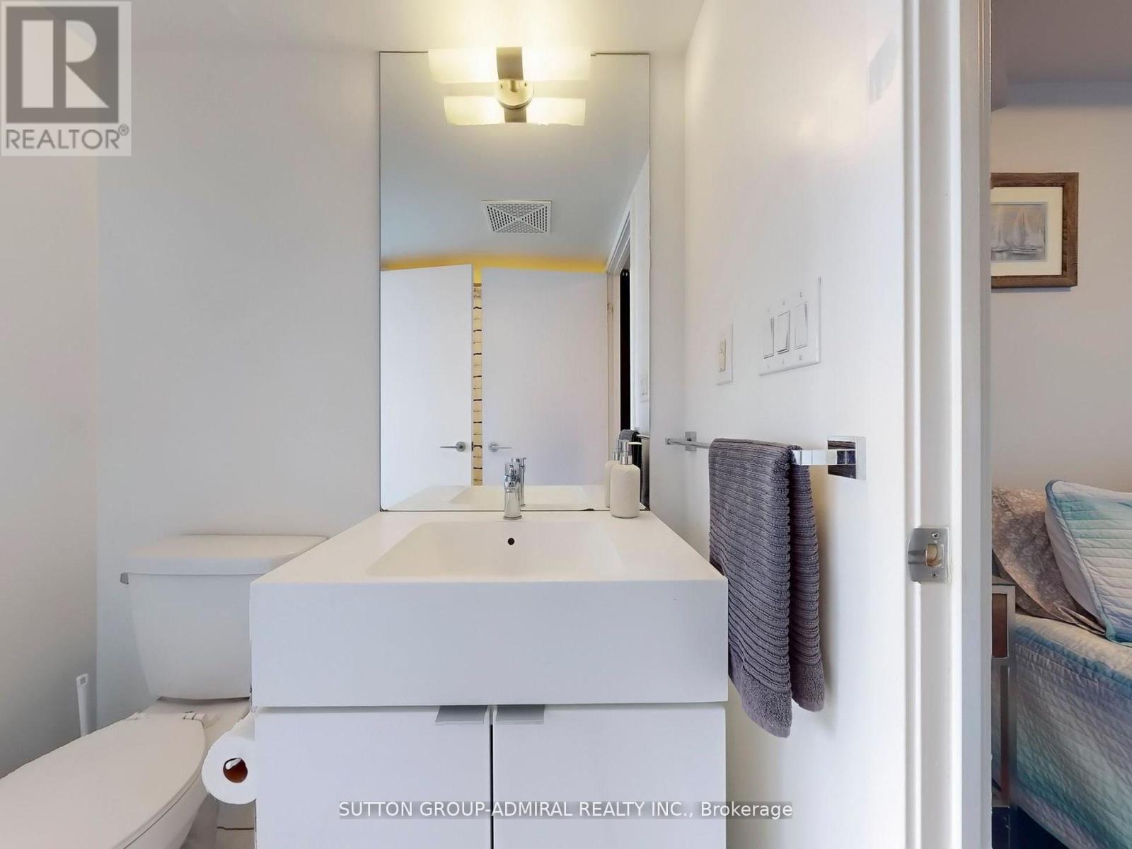 1710 - 21 Iceboat Terrace, Toronto, Ontario  M5V 4A5 - Photo 22 - C12478387