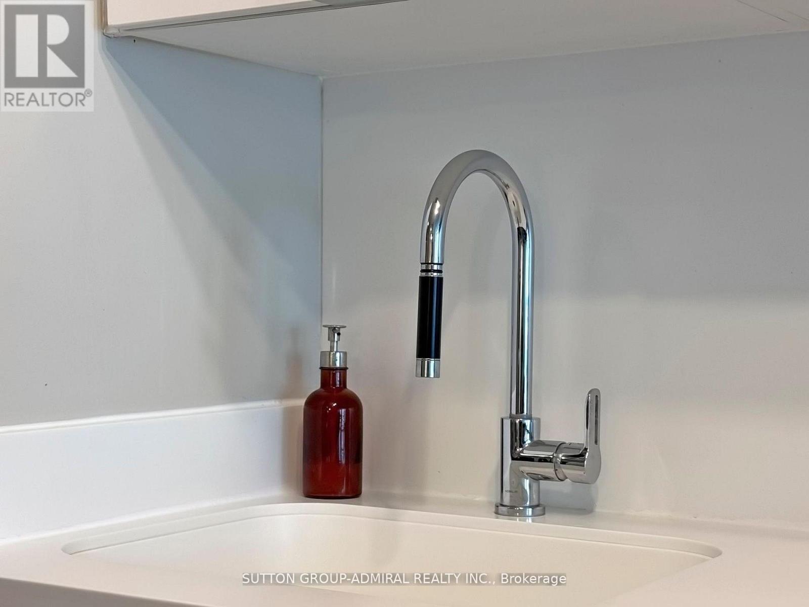 1710 - 21 Iceboat Terrace, Toronto, Ontario  M5V 4A5 - Photo 23 - C12478387
