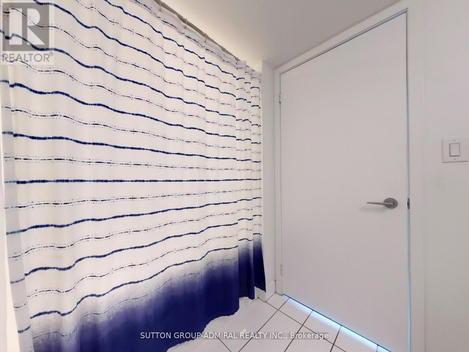 1710 - 21 Iceboat Terrace, Toronto, Ontario  M5V 4A5 - Photo 24 - C12478387