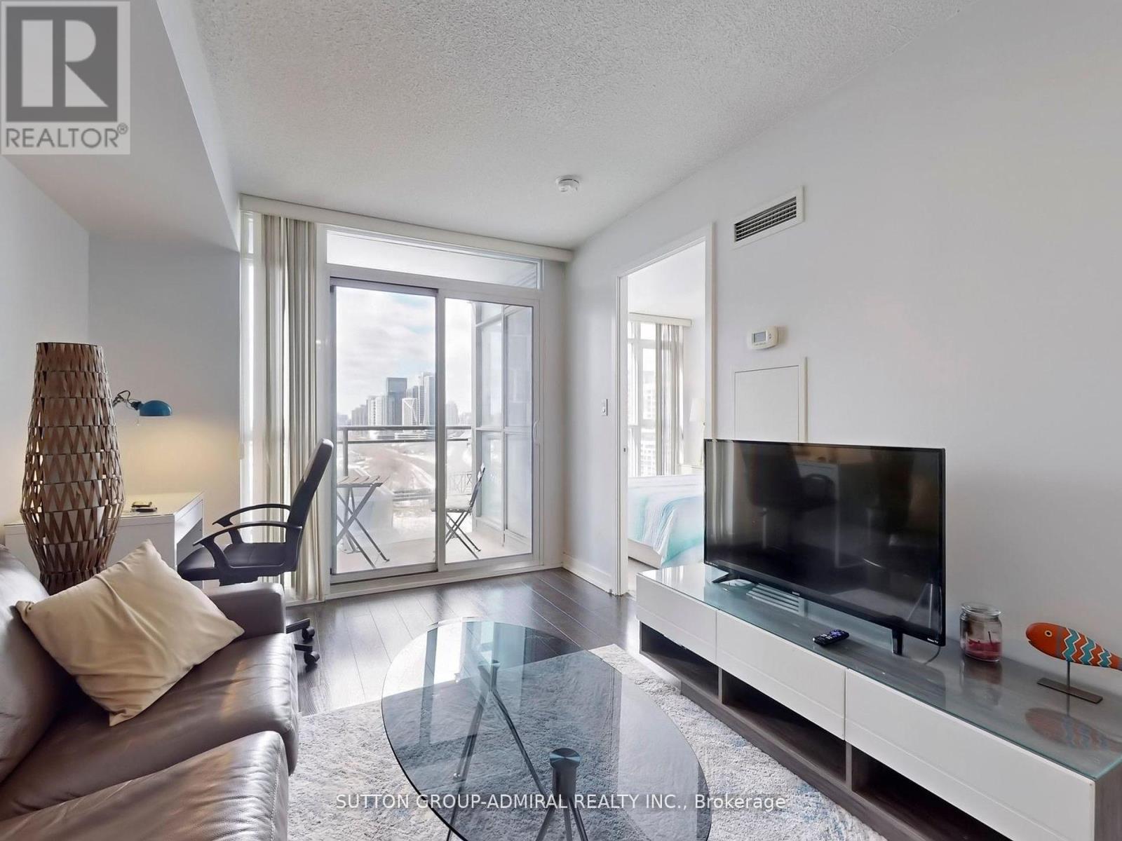 1710 - 21 Iceboat Terrace, Toronto, Ontario  M5V 4A5 - Photo 7 - C12478387