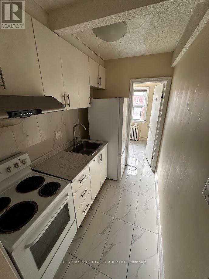 6303 Yonge Street, Toronto, Ontario  M2M 3X7 - Photo 14 - C12478389
