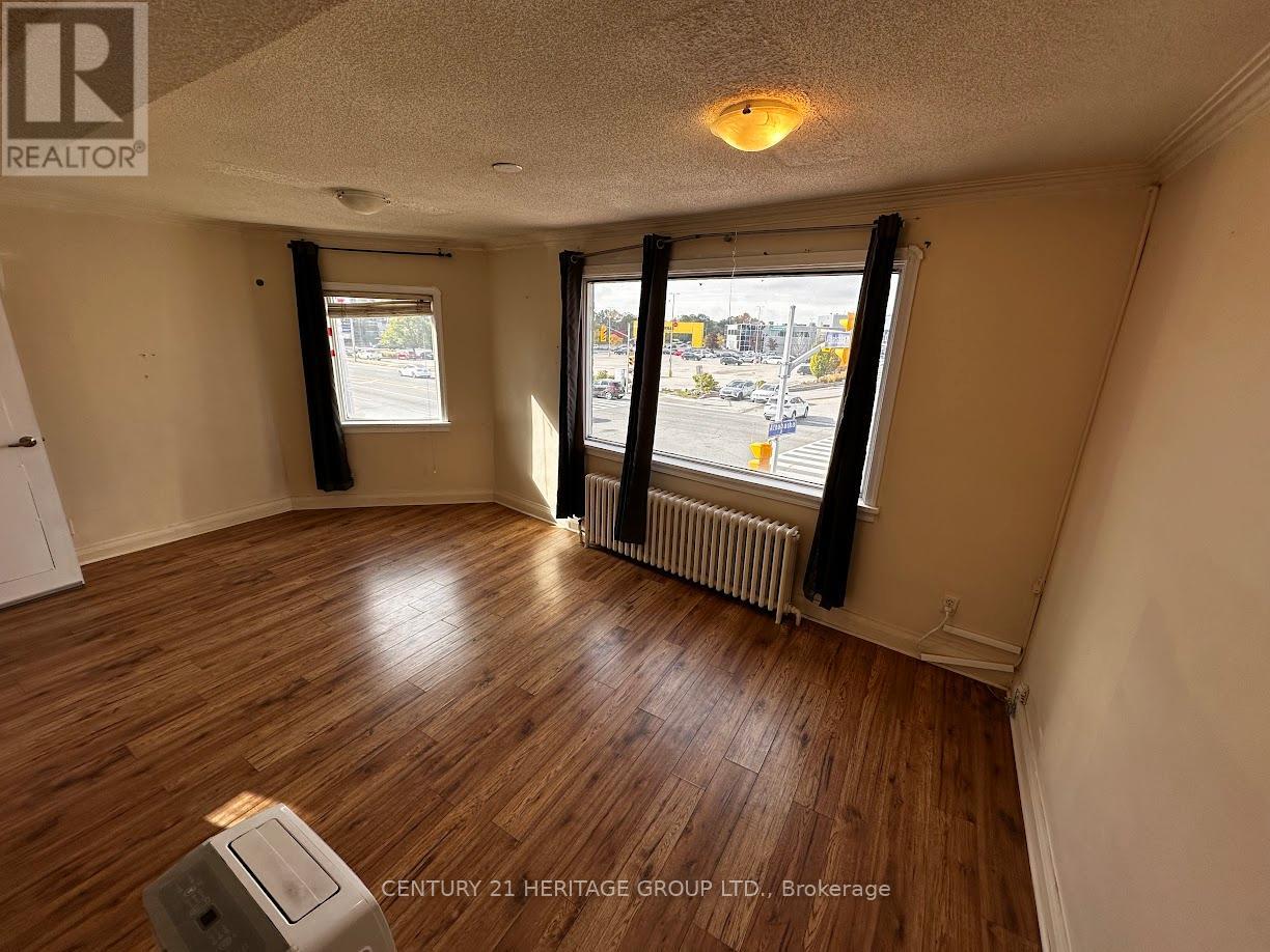 6303 Yonge Street, Toronto, Ontario  M2M 3X7 - Photo 2 - C12478389