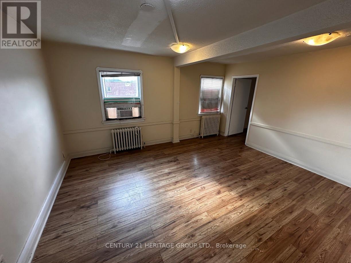 6303 Yonge Street, Toronto, Ontario  M2M 3X7 - Photo 4 - C12478389