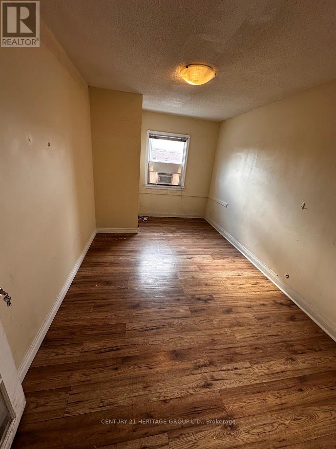 6303 Yonge Street, Toronto, Ontario  M2M 3X7 - Photo 7 - C12478389