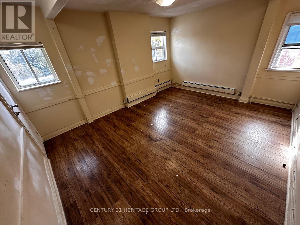 6303 Yonge Street, Toronto, Ontario  M2M 3X7 - Photo 9 - C12478389
