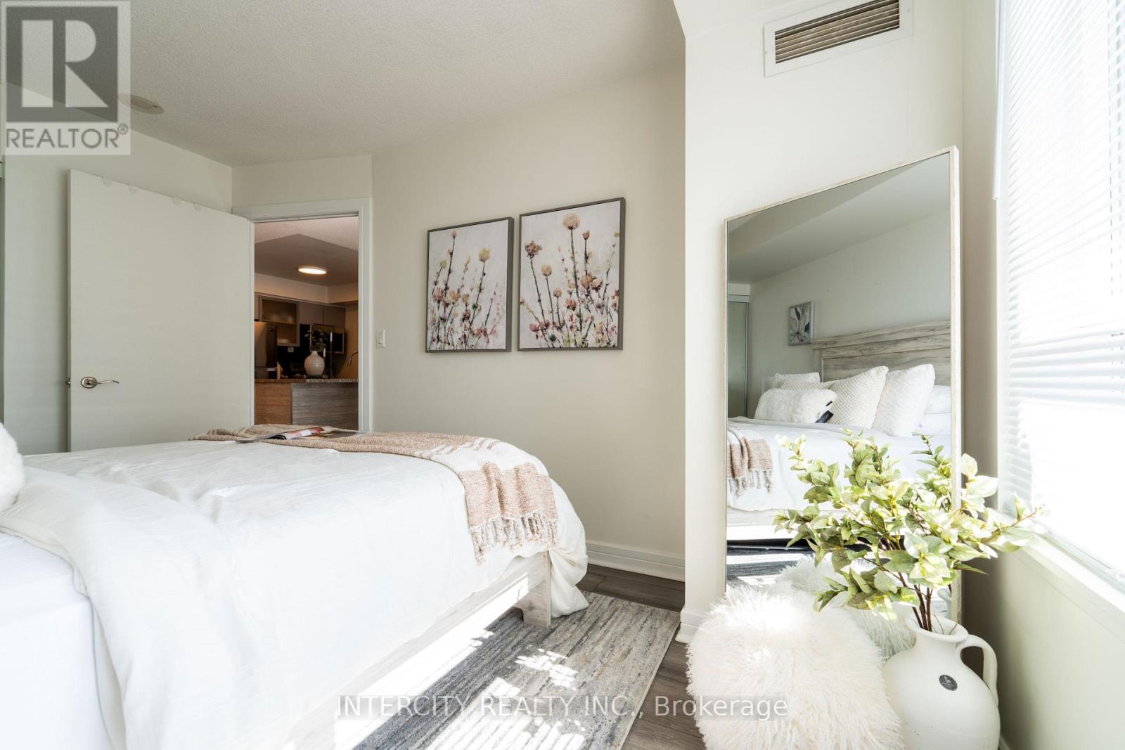 1706 - 16 Harrison Garden Boulevard, Toronto, Ontario  M2N 7J6 - Photo 17 - C12478449