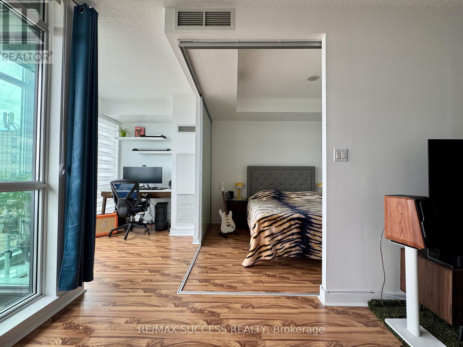 1605 - 1171 Queen Street W, Toronto, Ontario  M6J 0A5 - Photo 10 - C12478493