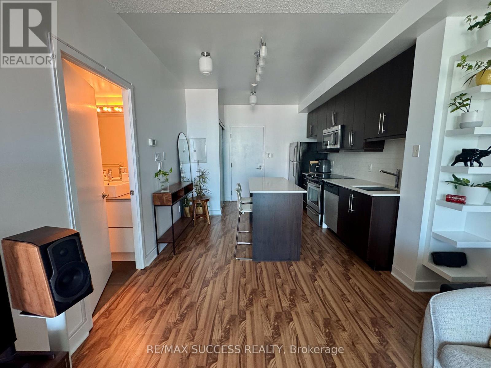 1605 - 1171 Queen Street W, Toronto, Ontario  M6J 0A5 - Photo 4 - C12478493