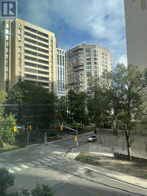 318 - 320 Tweedsmuir Avenue, Toronto, Ontario  M5P 2Y3 - Photo 6 - C12478506