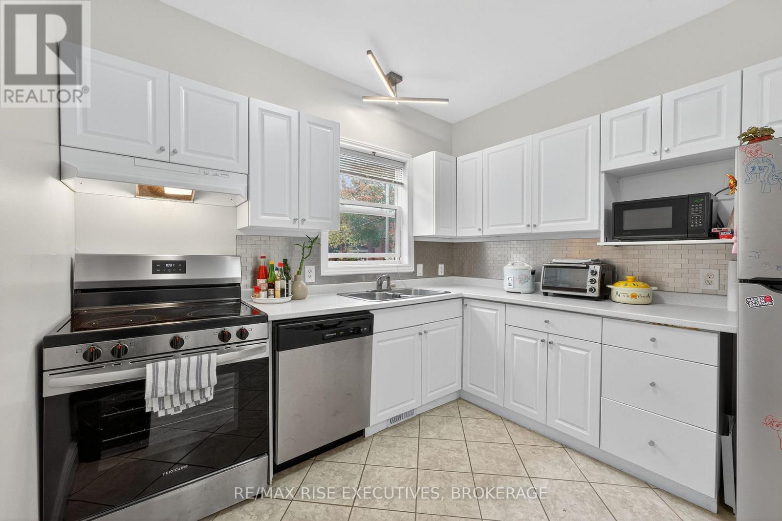 47 Livingston Street, Kingston, Ontario  K7L 4L1 - Photo 15 - X12478573