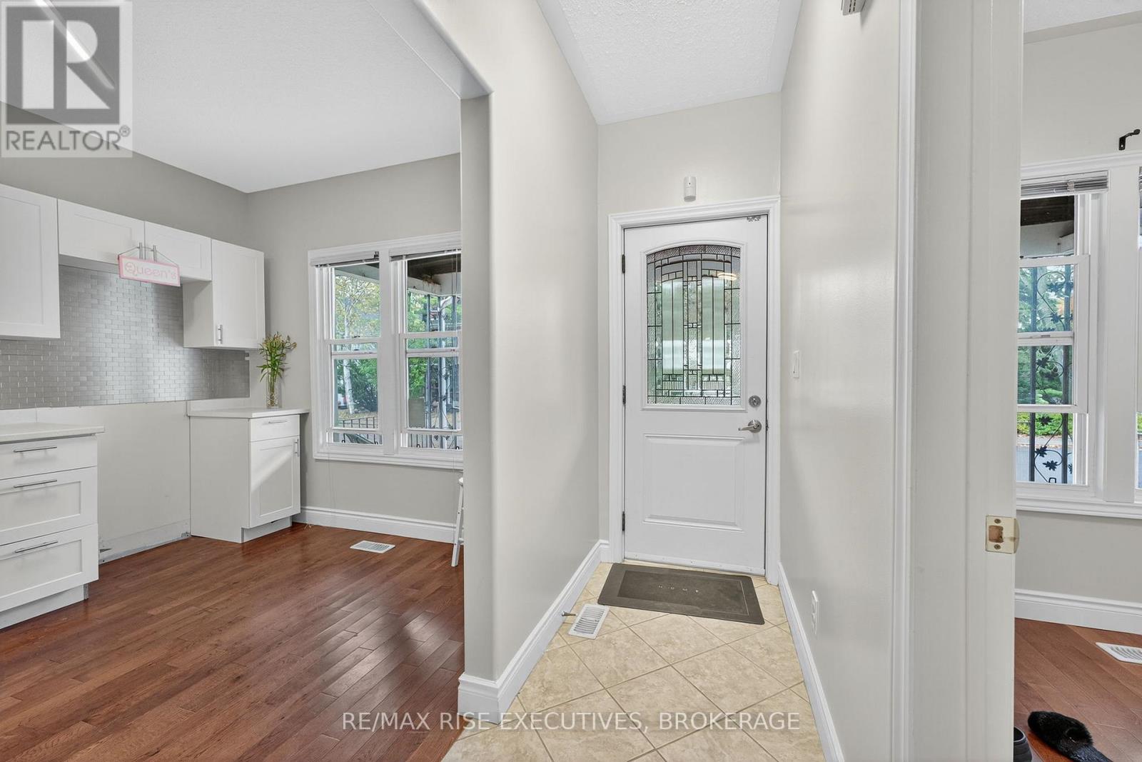 47 Livingston Street, Kingston, Ontario  K7L 4L1 - Photo 4 - X12478573